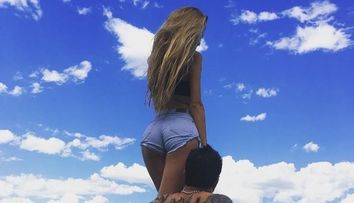 Dan Bilzerian e mic copil pe langa el. Barbatul care a fost supranumit 
