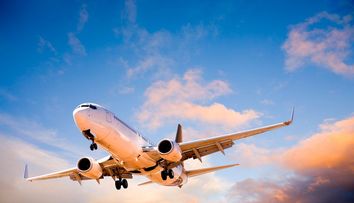 Clipe de groază la bordul unui avion! Controlorul de trafic aerian a adormit în turn. Aeronava a fost nevoită să survoleze mai bine de zece minute