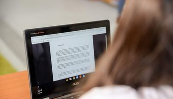 În plină pandemie de coronavirus, peste 40 de profesori oferă lecții gratuite pentru copiii cadrelor medicale