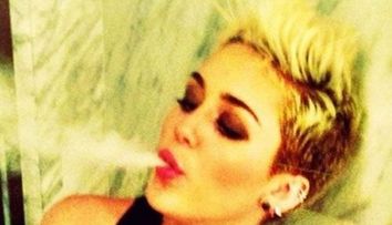 Miley Cyrus, un exemplu negativ. Obiceiul nociv promovat de ea, care demonstreaza ca este inca o tanara inconstienta