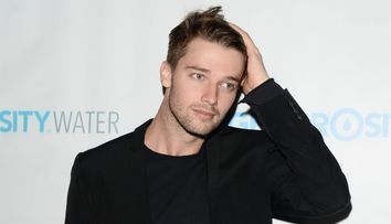 Iubita lui Patrick Schwarzenegger, aparitie sexy la plaja. Cat de bine arata Abby Champion, tanara cu corp de model 