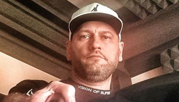 Daddy Caddy, amintiri de pe vremea când fiii lui erau de-o șchioapă. „Toți purtam mustață”