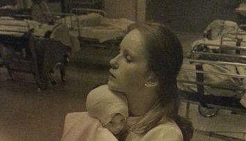 O infirmiera a avut grija de fetita care suferise arsuri grave. Ce s-a intamplat 37 de ani mai tarziu e emotionat