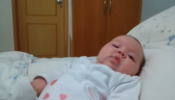 Un videoclip de 2.000.000 de vizualizari face furori pe internet. Ce face un catel in preajma unui bebelus abia nascut
