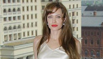 Shiloh = Brad Pitt in tinerete! Vezi cat de bine seamana primul copil al cuplului Brangelina cu tatal lui! FOTO