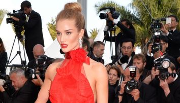 Aparitie spectaculoasa pentru Rosie Huntington-Whiteley la Cannes. Cat de frumoasa a fost logodnica lui Jason Statham 