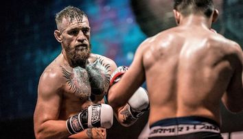 Luptătorul Conor McGregor a făcut muncă în folosul comunității la două biserici