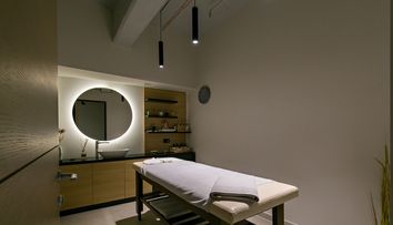 Clientele unui salon de înfrumusețare, filmate pe ascuns în timpul procedurilor! Șocant unde au putut găsit imaginile indecente