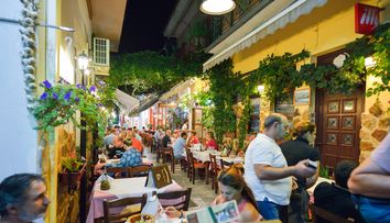Cât a plătit un român pe un prânz, la un restaurant din Thassos. ”N-are cum să fie așa ieftin... am luat și la pachet”