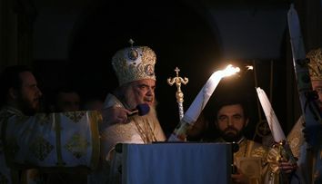Slujba de Înviere, LIVE pe PROTVPlus.ro. Primim lumina împreună
