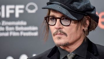 Johnny Depp, colecție impresionantă de păpuși Barbie. Claudia Schiffer are la rândul ei o pasiune bizară! 