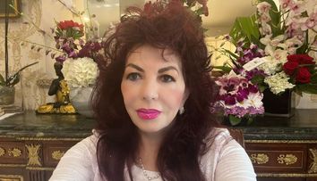 Carmen Harra demonstrează, într-un videoclip, că a prezis moartea Reginei Elisabeta