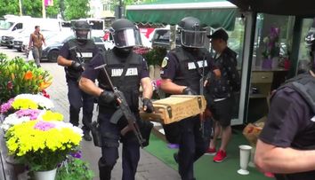 Acest clip e demential. Cum a ironizat Jandarmeria Romana pretul exagerat al cireselor