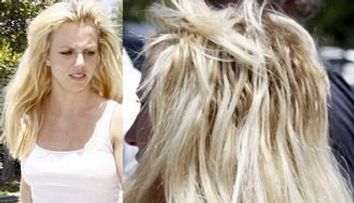 Britney Spears – cu extensiile la vedere!