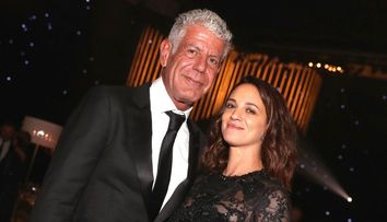 Fotografia ciudata postata de iubita lui Bourdain chiar inainte de moarte. Imaginea a fost stearsa, dar presa a salvat-o