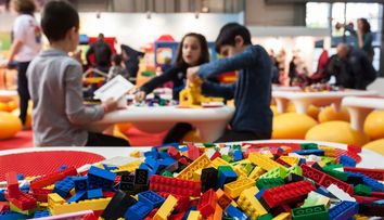 Atelier de robotica pentru cei mici, in Iasi. Copiii invata inginerie printr-un joc interactiv cu piese lego