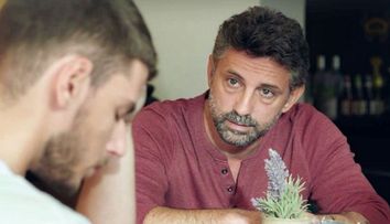 Profu` află că s-ar putea să aibă un fiu gay