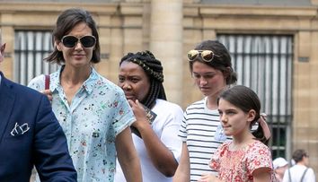 Katie Holmes, uluită de faptul că fiica ei Suri începe să semene tot mai mult cu Tom Cruise