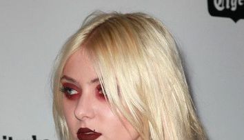 Taylor Momsen isi acuza parintii ca din cauza lor a ajuns o “mizerabila” VIDEO - Taylor la 3 ani!