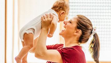 Bebelușii pandemiei de coronavirus. Cine sunt copiii-vedetă care s-au născut în 2020