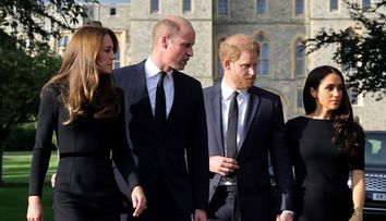Ce a făcut Meghan Markle la priveghiul Reginei Elisabeta a II-a! Internauții au rămas șocați când au văzut