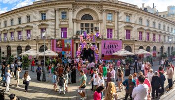 Muzeul instagramabil din inima Bucureștiului cucerește un public numeros. Art Safari Love Edition - până pe 10 septembrie!