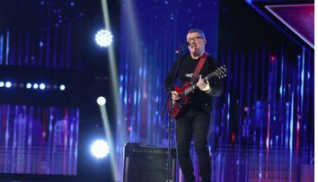 Românii au talent 2021: Gabriel Ionescu a făcut show cu chitara sa și i-a surprins pe jurați cu calitățile vocale