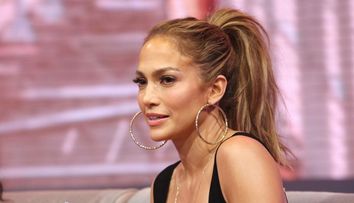 Imagine rara cu Jennifer Lopez si mama ei. Cum arata cea care i-a dat viata uneia din cele mai sexy femei din lume