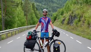 Lectia spectaculoasa a acestui roman! A calatorit prin tara pe bicicleta 3500 km in 45 zile cu 10 euro pe zi de mancare