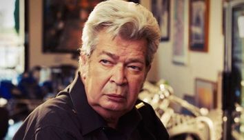 A murit „asul amanetului”. Cine a fost Richard Harrison, tăticul dur al industriei de amanet