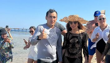 Te duci în vacanță și dai peste Jennifer Lopez pe plajă. Ce a urmat e de necrezut