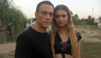 Lia Sinchevici de la SRC, alaturi de Van Damme, Shia LaBeouf si Dolph Lundgren