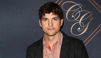 Ashton Kutcher și-a publicat numărul de telefon pe Twitter și vrea să primească mesaje de la fani