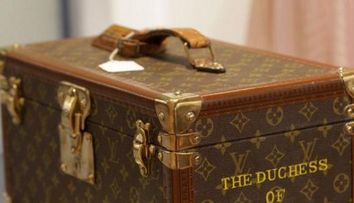 46.000 euro pentru o valiza Louis Vuitton care i-a apartinut ducesei de Windsor