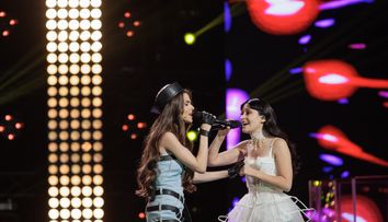 Theo Rose și Irina Rimes și-au unit vocile pe scena Vocea României! Au cântat piesa „Stinge luminile” și au ridicat o sală întreagă în picioare