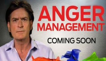 Noul serial al lui Charlie Sheen, Anger Management, este lovit cu un proces de 50 de milioane de $. Cum au reactionat fanii la episodul pilot