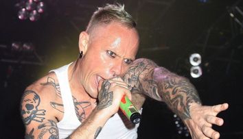 Noi dezvăluiri despre Keith Flint, solistul Prodigy. Când a murit, datora o sumă uriașă de bani