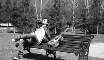 Marius Moga lanseaza al 2-lea single din cariera – “Suntem Pasari Calatoare” feat. Achi - VIDEO