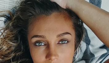 Lora nu are nevoie de costum de baie la piscină. Ultimele imagini din Bali i-au înnebunit pe fani