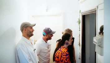 Visuri la cheie, 9 octombrie 2024. Arhitecții fac cunoștință cu familia Covaci. Cum arată apartamentul în care locuiesc cei trei: „De câte ori m-am uitat la Claudiu, am avut senzația că mă strânge pielea”