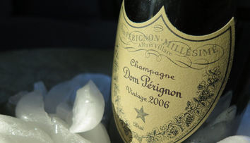 (P) Istoria Dom Perignon – Șampania de lux a secolului 20