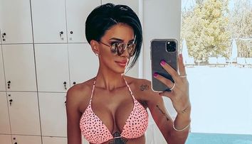 Adelina Pestrițu, neinspirată în alegerea costumului de baie? Fanii au reacționat: „O formă ridicolă”