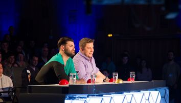 In premiera la Romanii au talent! Un jurat a apasat golden buzz-ul, iar un concurent a fost trimis direct in semifinala!