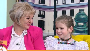 Dora Debreczeni, fetița cu multă personalitate de la Românii au talent, La Măruță, alături de mamă