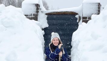 Provocarea anului! După ce a nins abundent, locuitorii regiunii Sahalin din Rusia s-au întrecut la sărituri în zăpadă
