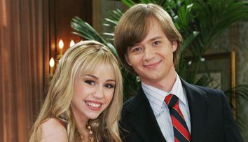 Transformare remarcabila pentru fratele lui Miley Cyrus din Hannah Montana. Cum arata Jackson si cine e iubia lui