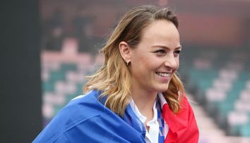O medaliată cu aur la Olimpiada de la Tokyo a fost bătută de iubitul ei: „Dată cu capul de podea de mai multe ori”