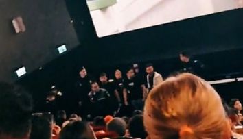 Poliția, intervenție la vizionarea „Romina, VTM”, în care joacă Bogdan DLP și Tzancă! Pe cine au scos din sală