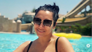 Andra, în costum de baie la piscină alaturi de fiica sa. Ce au remarcat fanii
