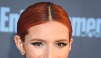 Bella Thorne, aparitie sexy la Critics' Choice Awards. Cat de bine a aratat tanara intr-o rochie transparenta